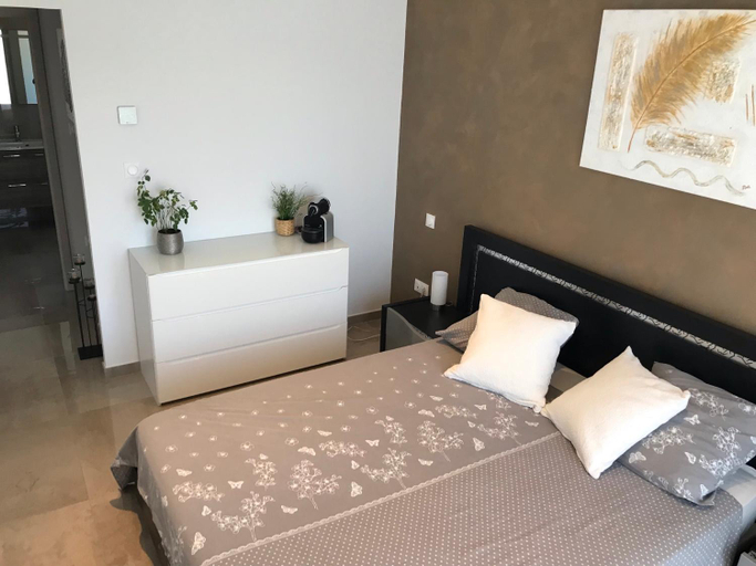 Bedroom 2, Suite haut de gamme 22 m2 de la Maison LILOMEL - Entree & Terrasse privative - Piscine - parking & w, Var