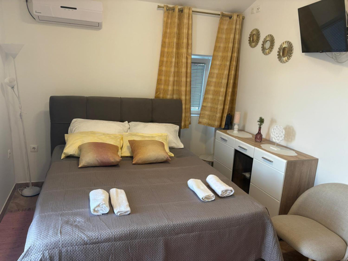Bedroom 2, Apartment & Studio Vrdoljak, Malinska-Dubašnica
