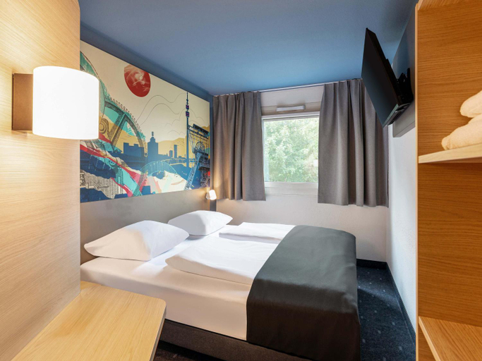 Bedroom, B&B HOTEL Dortmund-West, Dortmund