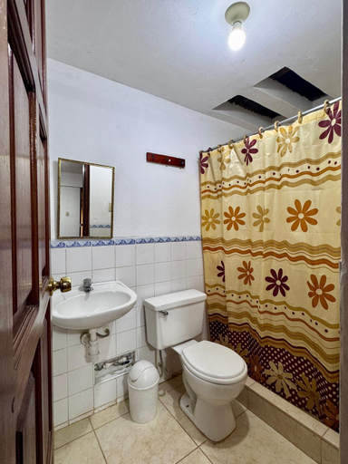 Bathroom, Casa Hospedaje Grandez, Chachapoyas