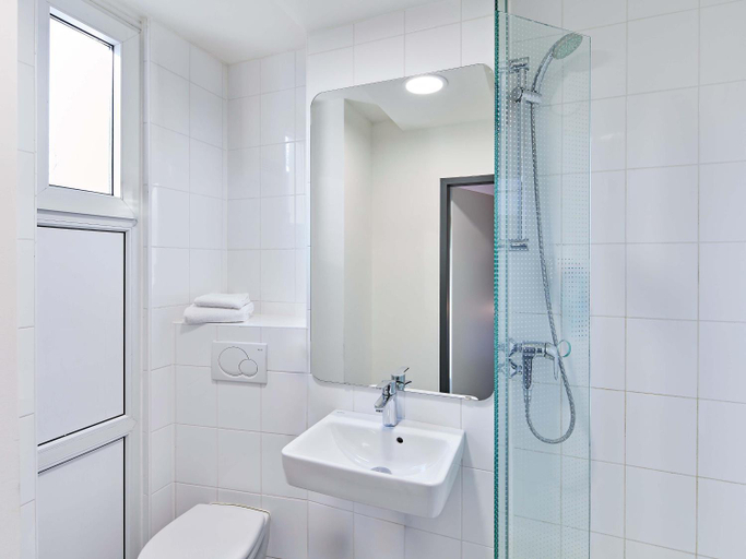Bathroom 4, B&B HOTEL Bonn-City, Bonn