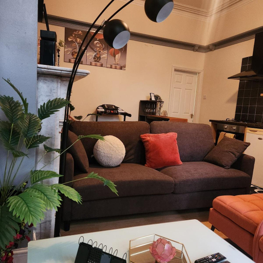 2, Glams Victorian apartment, Wolverhampton