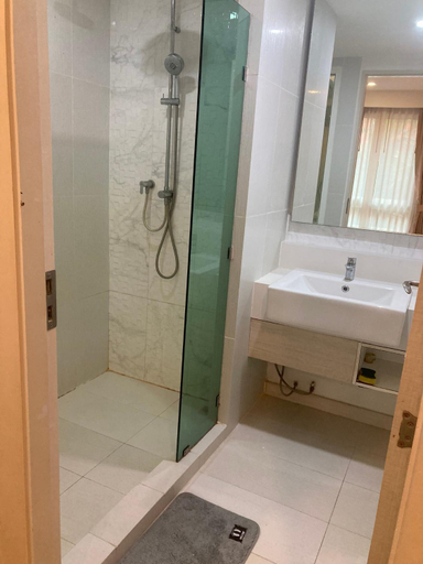 Bathroom 1, Seven Seas, Pattaya