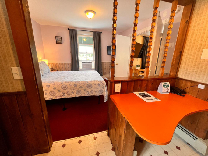 Bedroom 2, Claddagh Motel & Suites, Knox