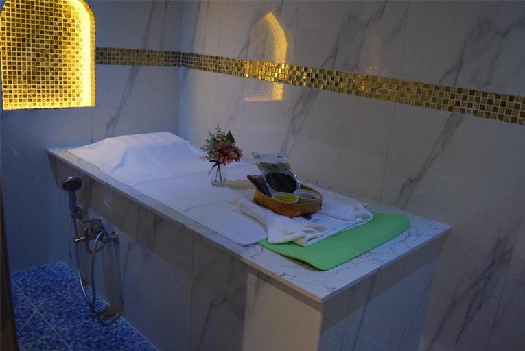 Bathroom 5, Golden Tulip Nizwa Hotel, Nizwa