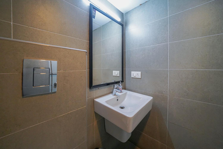 Bathroom 5, Olive Zip Richmond Circle by Embassy Group, Bangalore