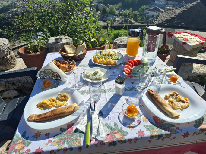 Food & Drinks 5, Arpet guesthouse, Gjirokastrës