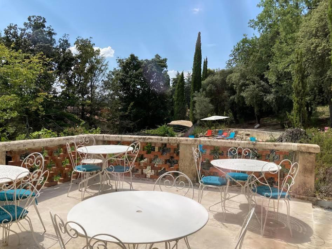Others 2, Suite Royale- SPA - Jacuzzi - Sauna - Massage - 2 Double Rooms - 4 SAISONS - Piscine Chauffee Toute , Drôme