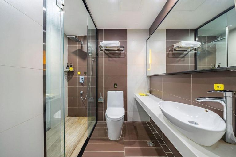 Bathroom 3, IU Hotel Chengdu Xipu Metro Station, Chengdu