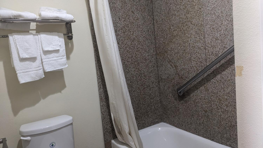 Bathroom 4, Rodeway Inn & Suites Humble IAH, Houston