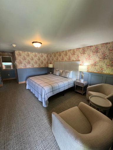 Bedroom 3, Stonehurst Manor Breakfast & Dinner Included, Carroll