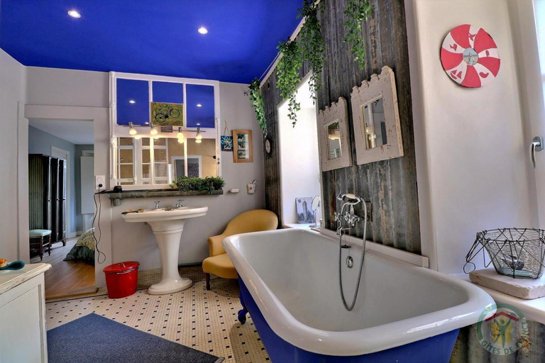 Bathroom 3, La goutte d'or, Ille-et-Vilaine