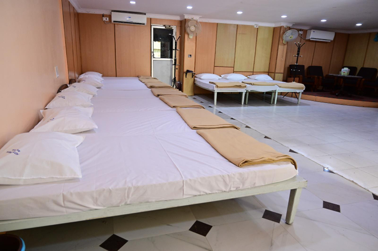 Bedroom 2, Hotel Priya, Raichur