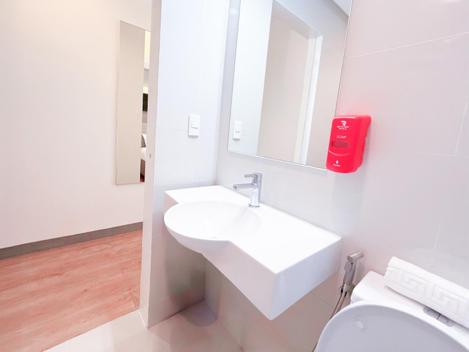 Bathroom 5, Red Planet Clark Angeles City, Angeles City