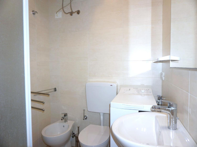 Bathroom 3, Apartment in Porto Santa Margherita by Sea, Venezia
