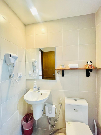 Bathroom 3, LaFayette Park Square, Iloilo City