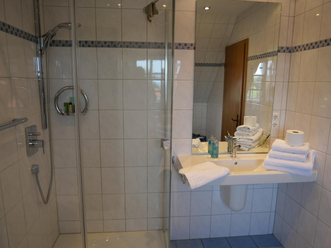 Bathroom 3, Bocksbeutelherberge, Kitzingen