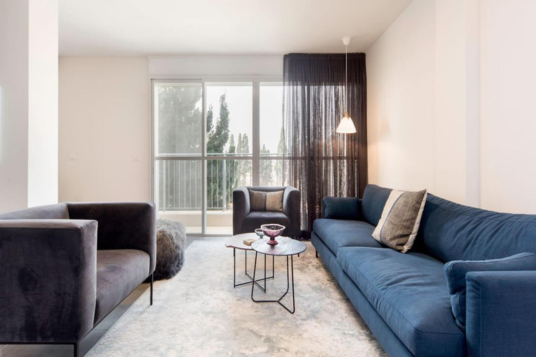 Others 5, Modern 2BR Apt w Private Parking in City Center
