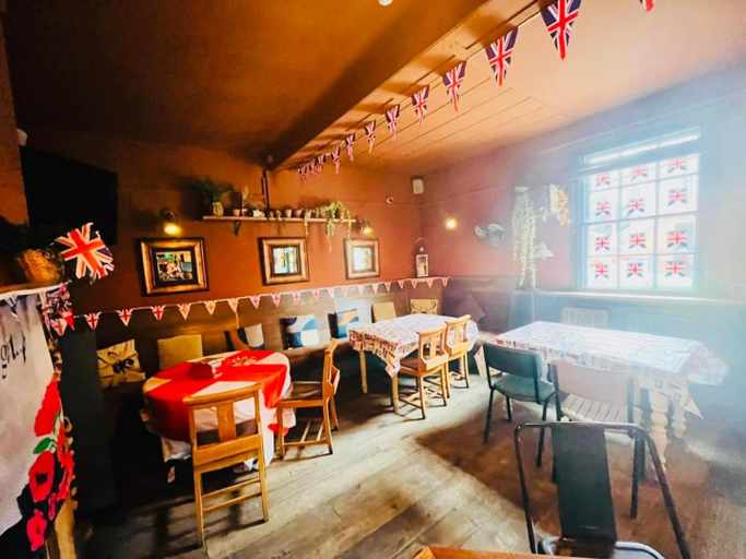 Food & Drinks 4, horn and trumpet, Worcestershire