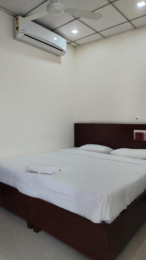 Bedroom 2, Masterkey Deluxe Rooms, Ernakulam