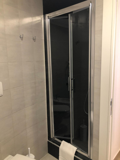 Bathroom 2, Maison Maneli, Roma