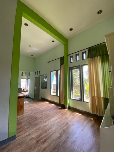 Others 5, Villa Pring Lima, Malang