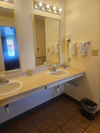 Bathroom 3, Camaray Motel, Okanogan