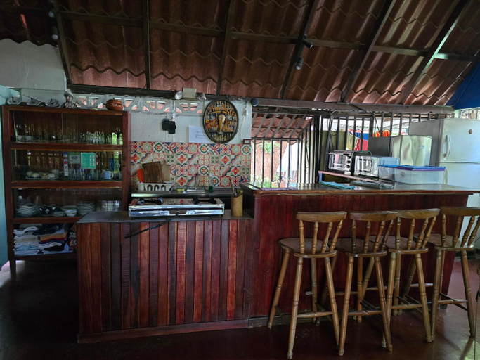 Food & Drinks, Congos Hostal y Camping, Carrillo