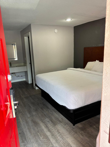 Bedroom 4, Mountain Inn, Sevier