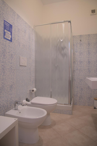 Bathroom 4, Domus Amica, Rome