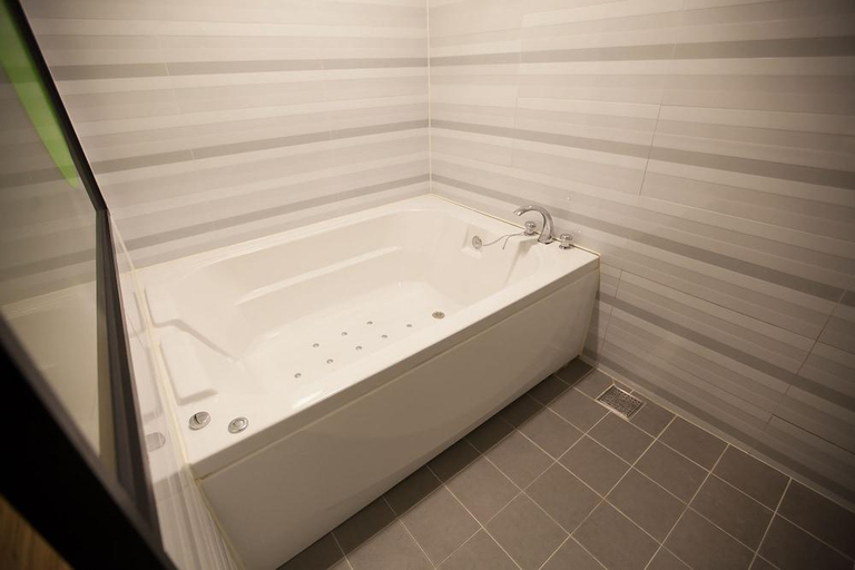 Bathroom 5, Busan Songdo Pinehill, Saha