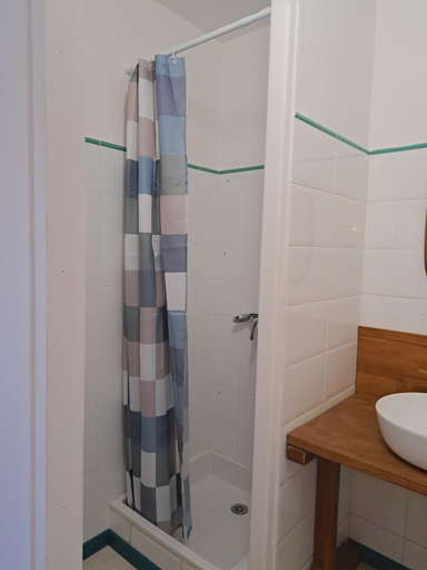 Bathroom 3, L'Auberge, Gers