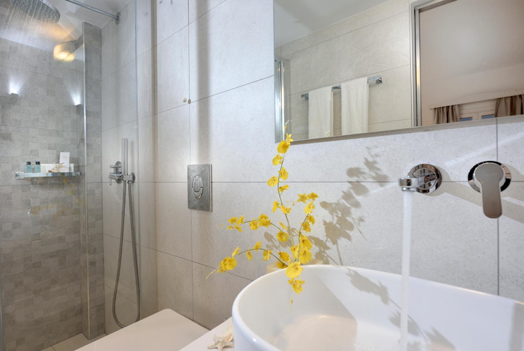 Bathroom 5, Hotel Nazos, South Aegean