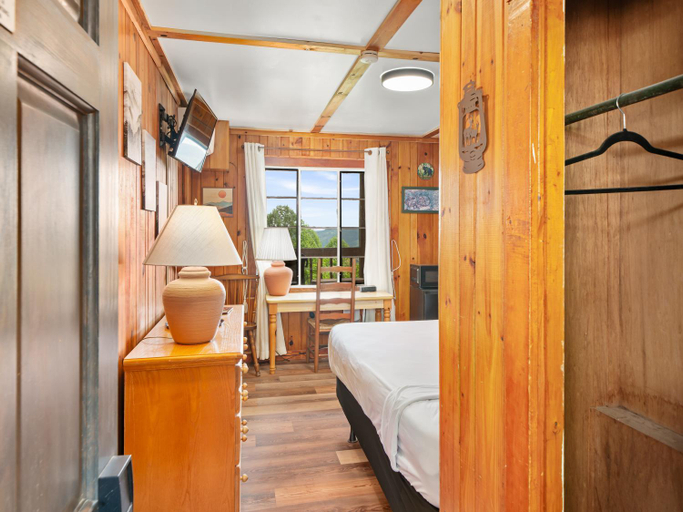 5, Alpine Inn, McDowell