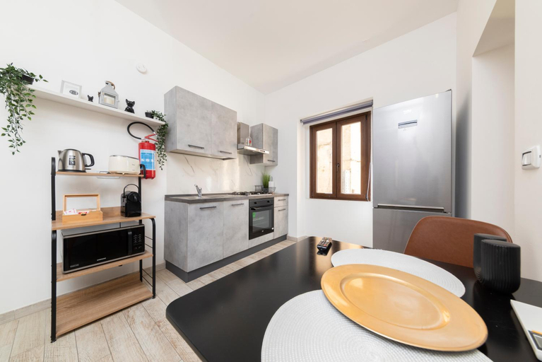 Others 5, SASSARI-CENTRO Elegante Appartamento con WiFi e Netflix, Sassari