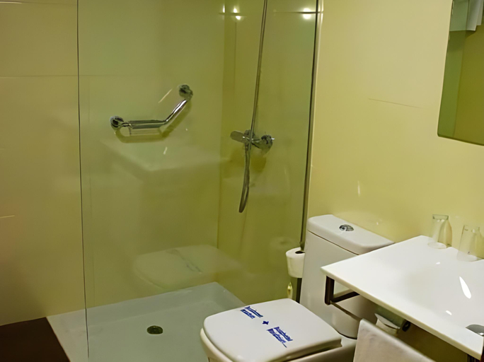 Bathroom 3, Hotel Porto, Valencia