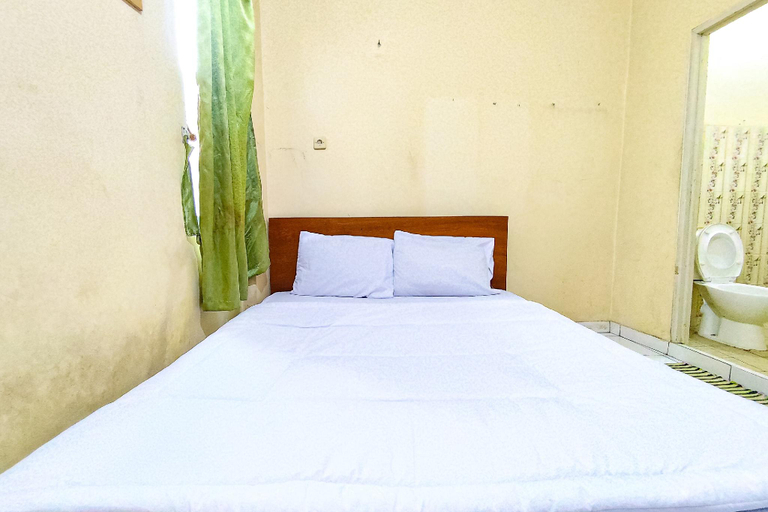 Bedroom, Homestay Cemara Bekasi Mitra RedDoorz, Bekasi