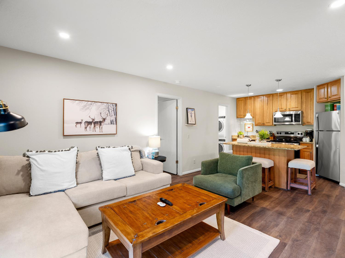 Others 4, Red Pine Condominiums, Summit