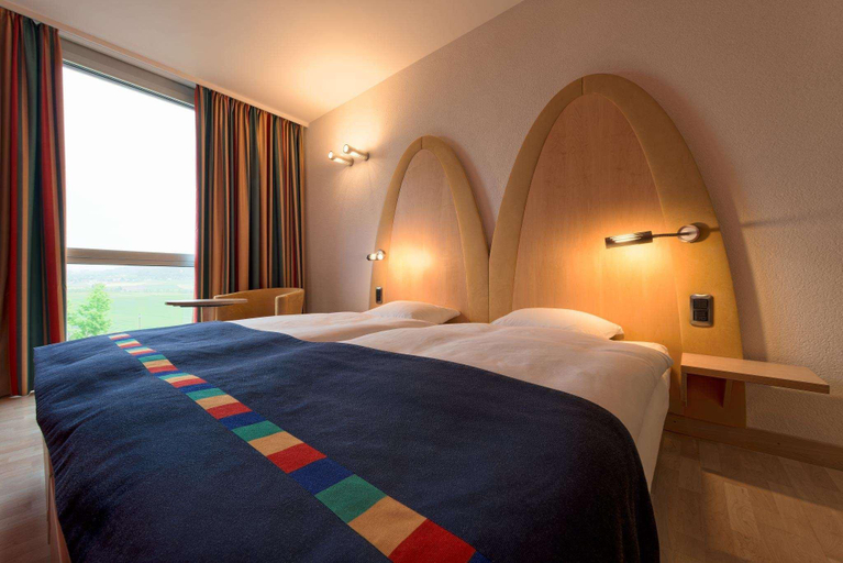 Bedroom, B&B Hotel Lully 3 Lakes, La Broye