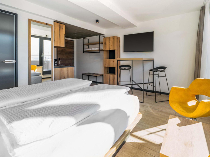Bedroom 4, B&B HOTEL Albstadt-Hbf, Zollernalbkreis