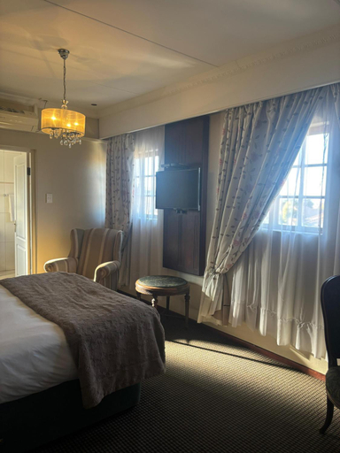 Bedroom 2, Alveston Manor Small Hotel, Nkangala
