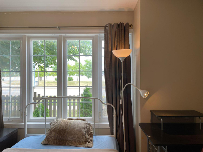 Bedroom 2, Rooms near Train Station, Halton