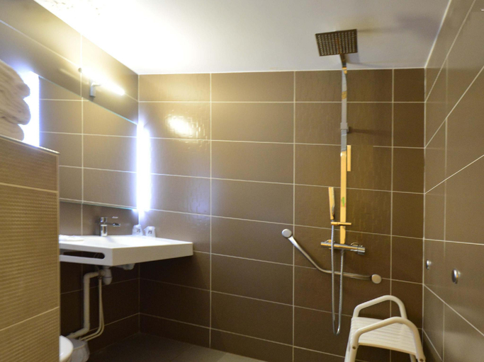 Bathroom 4, Comfort Hotel Paris Sud Viry Evry, Essonne