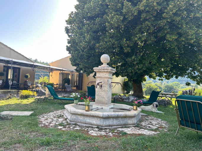 Others 5, Ferme le viguier, Vaucluse