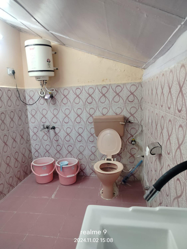 Bathroom 2, Ghai Niwas B&B, Chamba