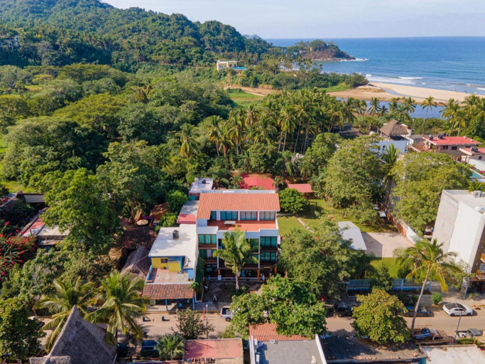 Others 2, Hotelito 73, Compostela