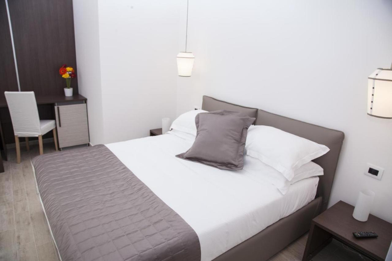 Bedroom 1, Maison Maneli, Roma