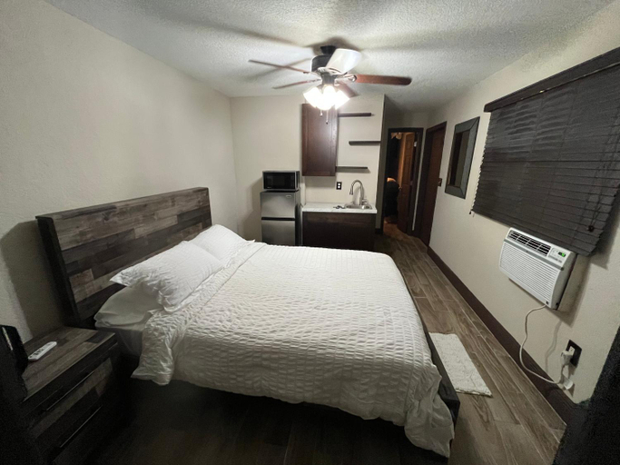 Bedroom 2, cozy studio apartment with private entrance and patio, Miami-Dade