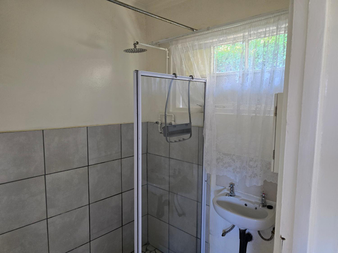Bathroom 2, Tranquility PsJ, O.R.Tambo