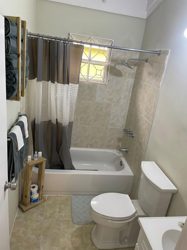 Bathroom 3, Sians Starfruit Villa